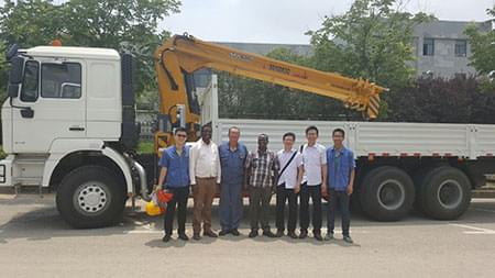 Kenya old customer come to China again to check and accept their order 4 units truck mounted crane w
