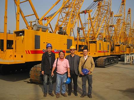 Client from Singapore visited XCMG crawler crane factory